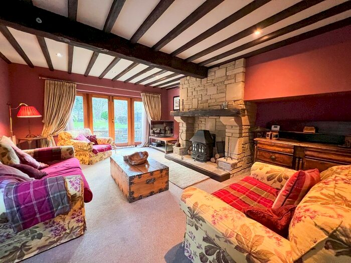 4 Bedroom Property For Sale In Hall Ing Lane, Honley, Holmfirth, HD9