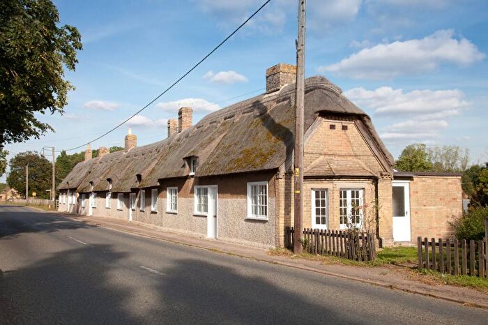 2 Bedroom Bungalow To Rent In Little Barford, St. Neots, Cambridgeshire, PE19