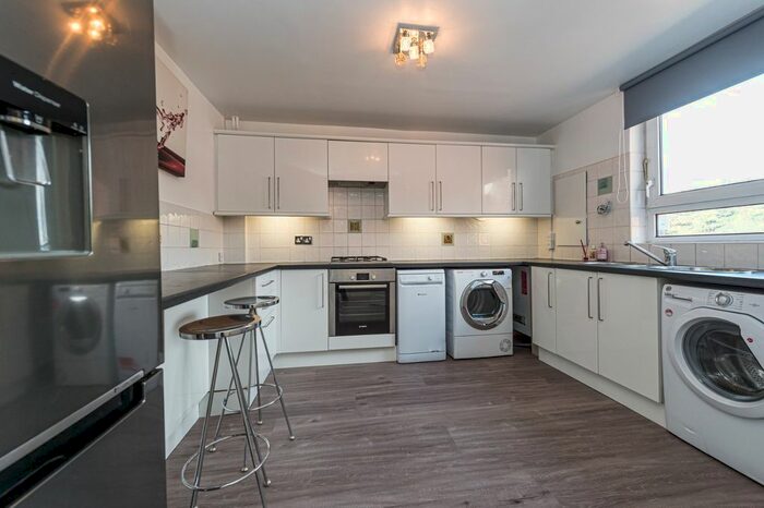 2 Bedroom Maisonette To Rent In Wallis Close, Battersea, London, SW11