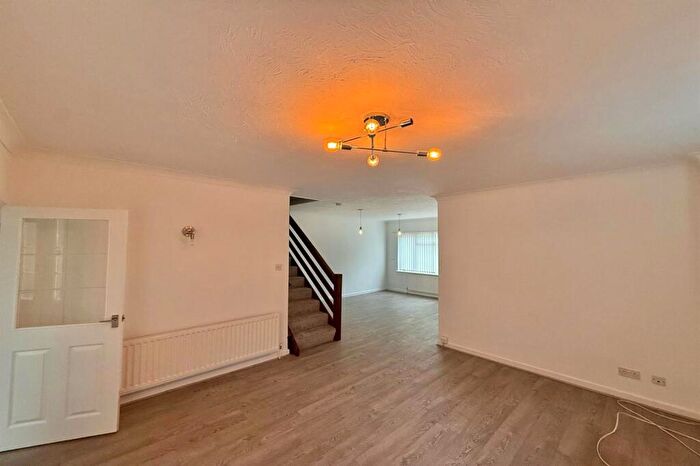 4 Bedroom Semi-Detached House To Rent In Elmsleigh Gardens, Southampton, SO16
