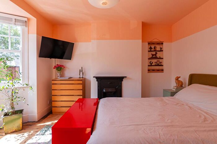 3 Bedroom Terraced House For Sale In Thurlow Road, Clarendon Park, LE2