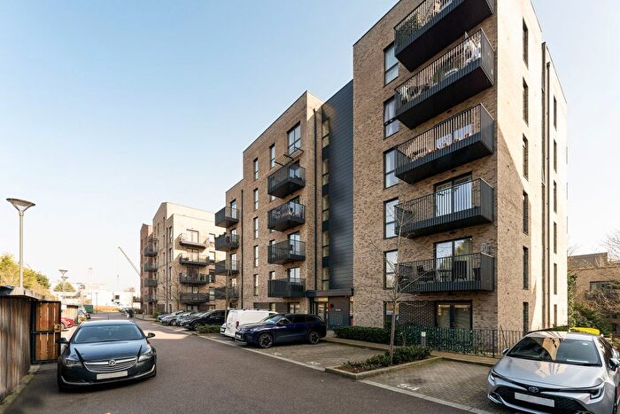 2 Bedroom Flat For Sale In Riverwell Close, Watford, WD18