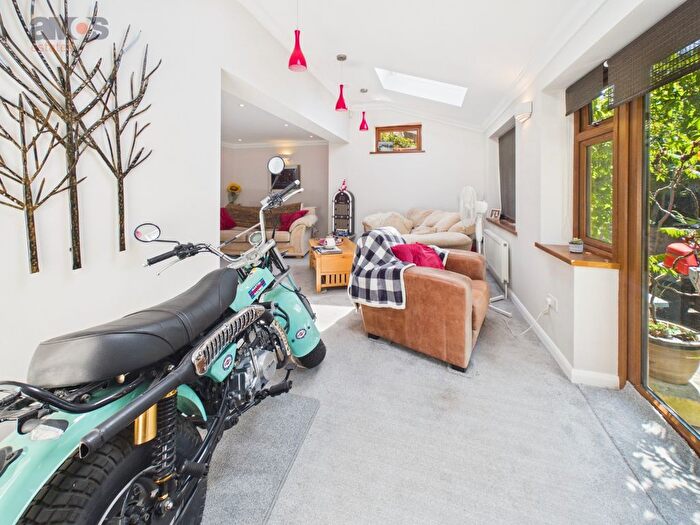 2 Bedroom End Of Terrace House For Sale In Osborne Avenue, Hockley, Essex, SS5
