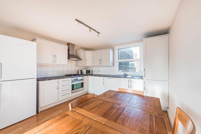 2 Bedroom Flat To Rent In Comyn Road, London, SW11