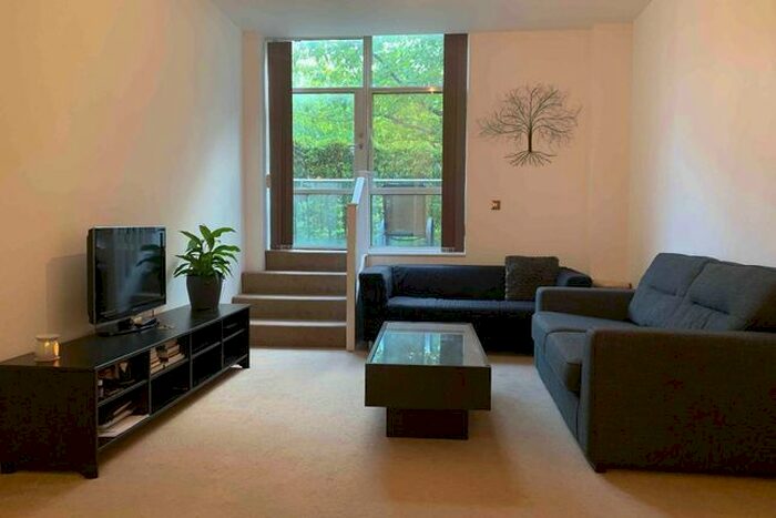 1 Bedroom Flat To Rent In Great West Road, Brentford, TW8