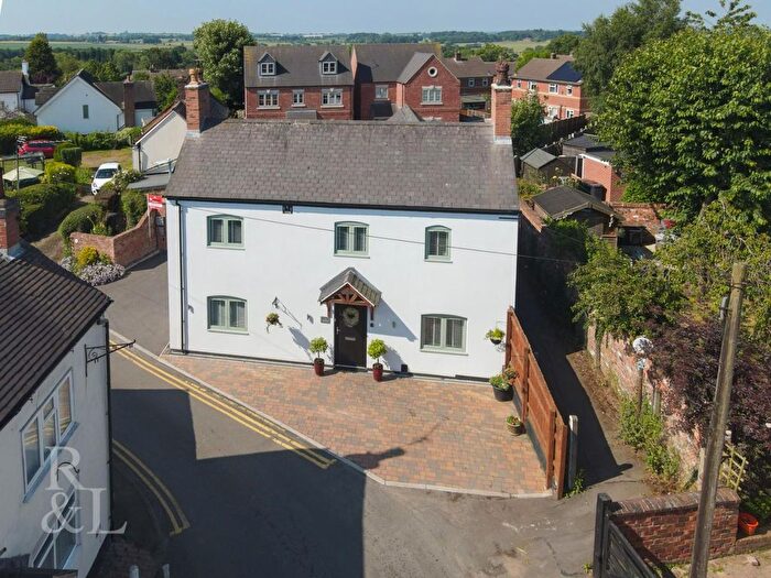 4 Bedroom Property For Sale In Chapel Street, Oakthorpe, DE12