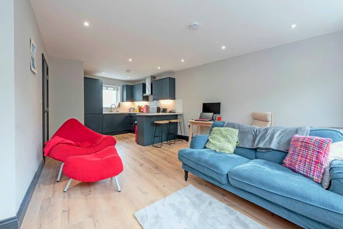 2 Bedroom Flat To Rent In Penrith Place, London SE27