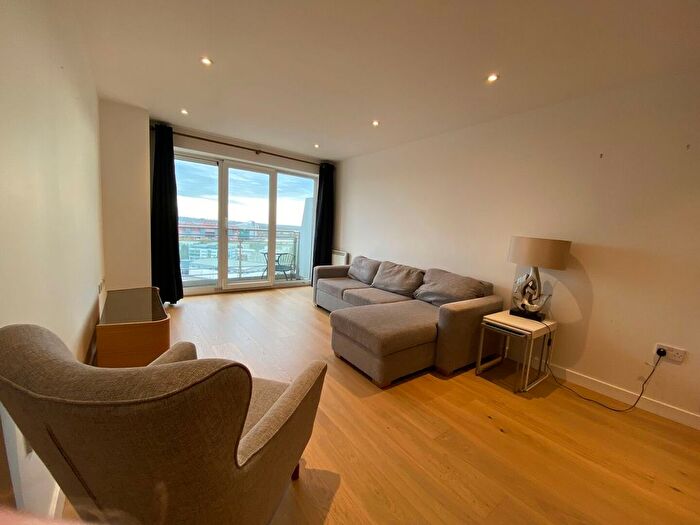 2 Bedroom Flat To Rent In Imperial Point, The Quays, Salford, M50