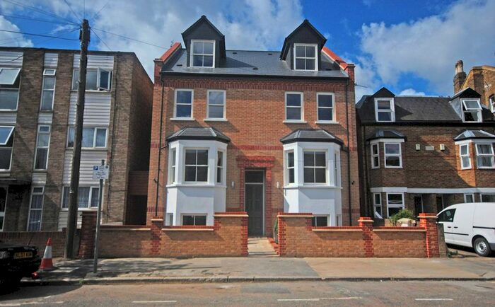 2 Bedroom Flat To Rent In Graham Road, Wimbledon, London, SW19