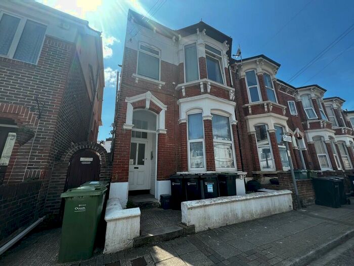 Studio To Rent In Beach Road, Southsea, PO5
