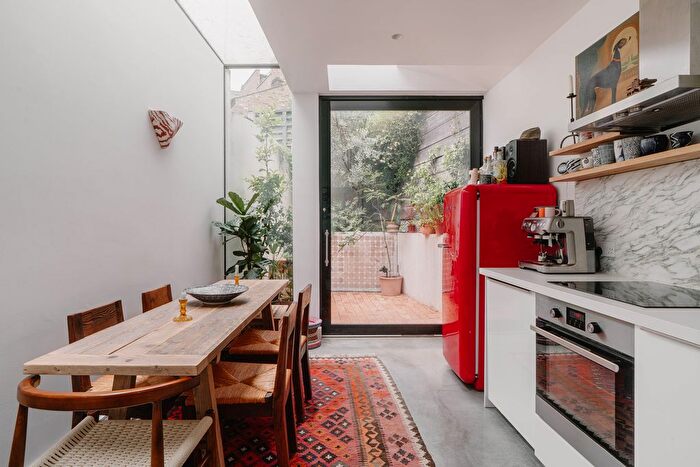 1 Bedroom Flat For Sale In Ivanhoe Road, Ivanhoe Road, London, SE5