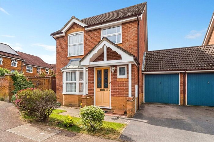 3 Bedroom Link Detached House For Sale In Penfold Road, Maidenbower, Crawley, West Sussex, RH10