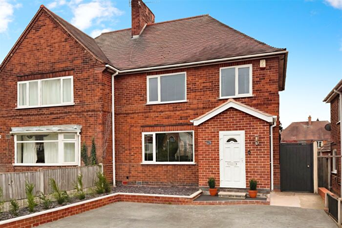 3 Bedroom Semi-Detached House For Sale In Hickings Lane, Stapleford, NG9