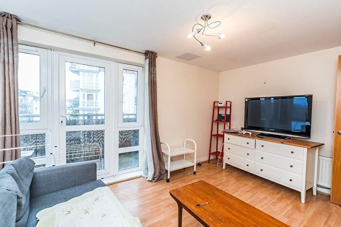 2 Bedroom Flat To Rent In Brunswick Road, Edinburgh, EH7