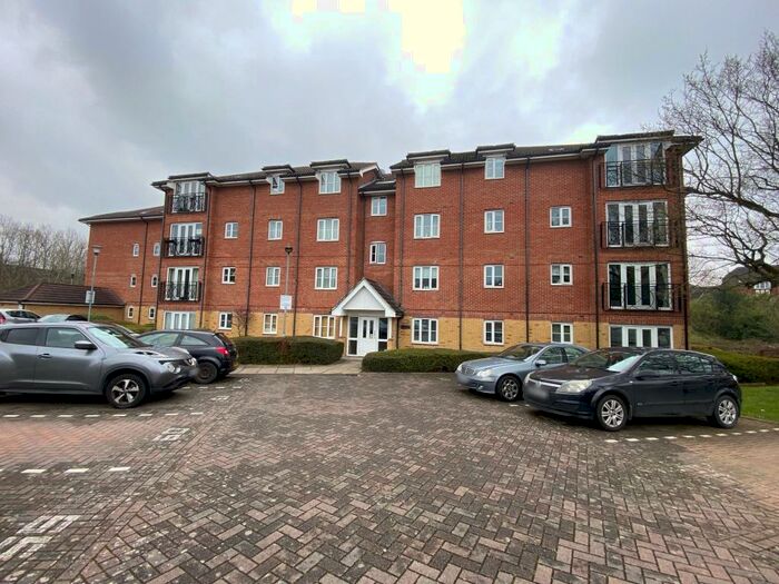 2 Bedroom Flat To Rent In Winnipeg Way, Broxbourne, EN10