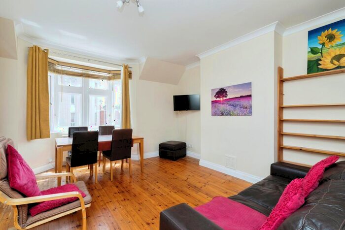1 Bedroom Flat To Rent In St James Apartments, Pretoria Avenue, Walthamstow, London, E17