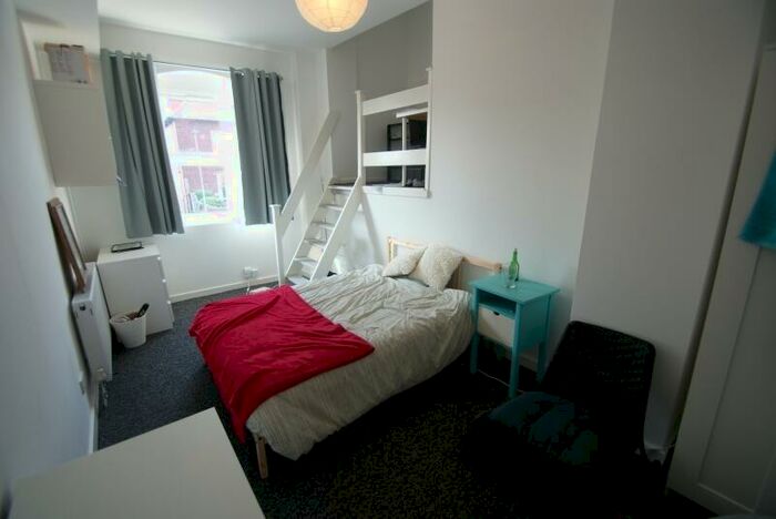 4 Bedroom Flat To Rent In Regent Terrace, Hyde Park, Leeds, LS6
