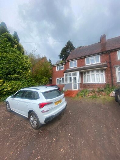 4 Bedroom Semi-Detached House To Rent In Follyhouse Lane, Walsall, WS1