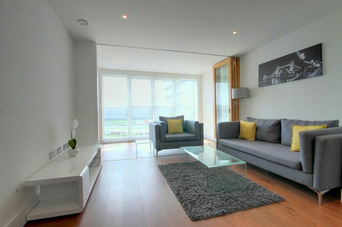 2 Bedroom Flat To Rent In Gateway Tower, Western Gateway, E16