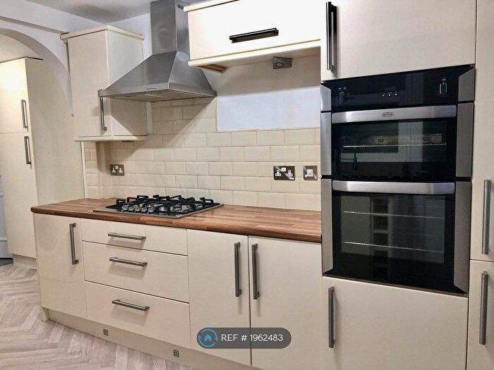 3 Bedroom Terraced House To Rent In Mount Pleasant, Oldbury, B68