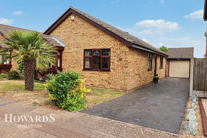 3 Bedroom Detached Bungalow For Sale In Cormorant Way, Bradwell, NR31