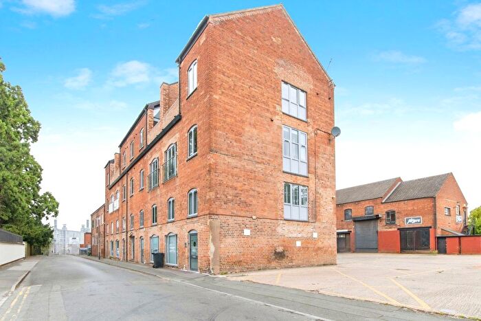 2 Bedroom Flat For Sale In Wharf Street, Warwick, CV34