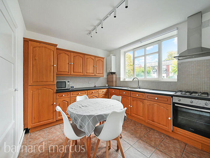 2 Bedroom Apartment To Rent In Maple Road, Surbiton, KT6