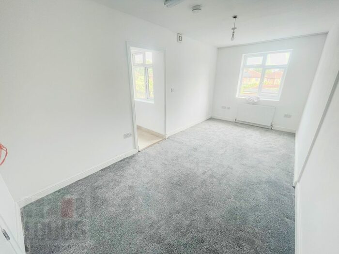 Studio To Rent In Sweet Briar Road, Edmonton, N9