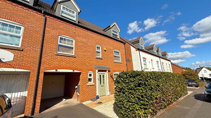 3 Bedroom Semi Detached House For Sale In Trostrey Road, Kings Norton, Birmingham, B30