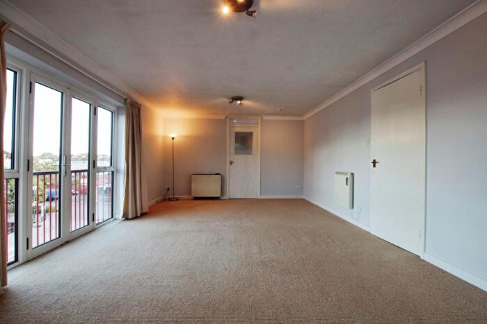 2 Bedroom Apartment To Rent In Portland Court - Spike Island, BS1