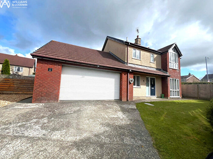 4 Bedroom Detached House For Sale In Bro Ednyfed, Llangefni, LL77
