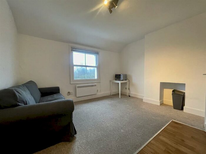 1 Bedroom Flat To Rent In Oakfield Road, Finsbury Park, London, N4