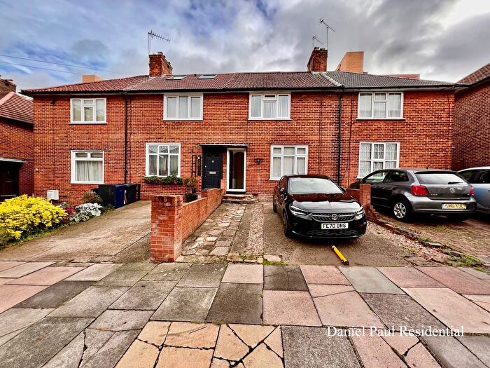 2 Bedroom Terraced House For Sale In Templeman Road, Hanwell, W7