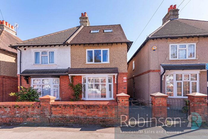 5 Bedroom Semi-detached House For Sale In Clare Road, Maidenhead, Berkshire, SL6