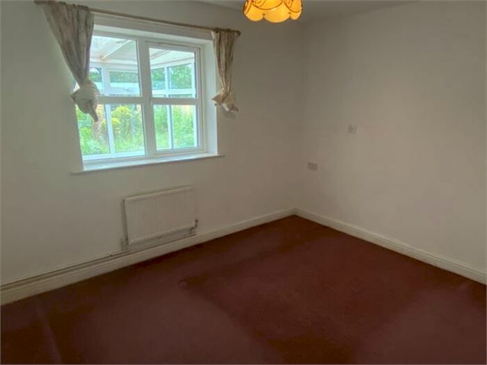 2 Bedroom Detached Bungalow For Sale In Staveley Court, Farndon, Newark