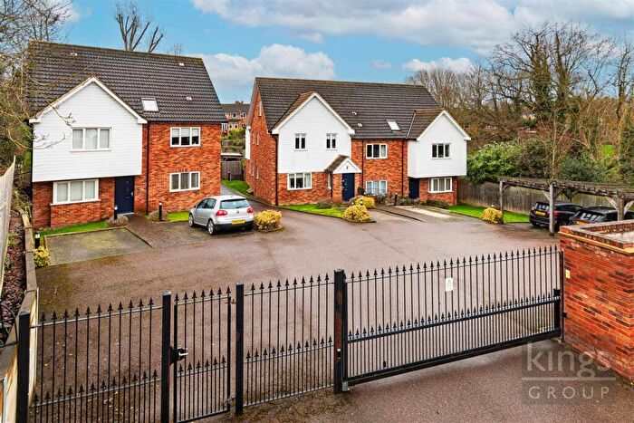 2 Bedroom Maisonette For Sale In Linford End, Harlow, CM19