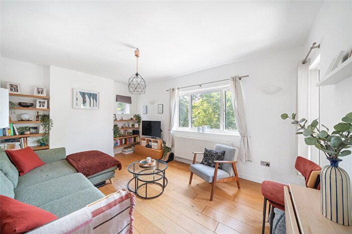 2 Bedroom Flat For Sale In Lessar Avenue, London, SW4