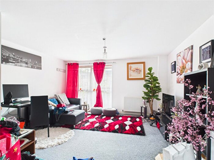 2 Bedroom Apartment For Sale In Commonwealth Drive, Crawley, West Sussex, RH10