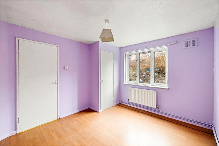 2 Bedroom Flat For Sale In Napier Road, Dover, CT16