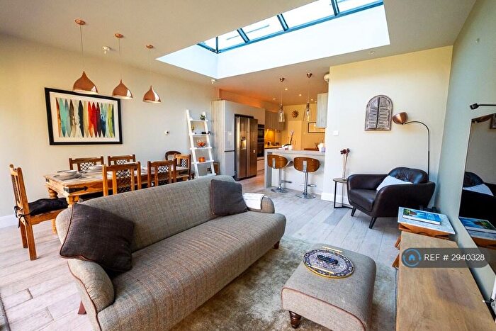 3 Bedroom Semi Detached House To Rent In Britannia Road, London, N12