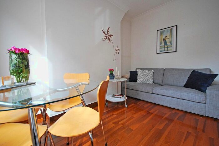 1 Bedroom Flat To Rent In Cleveland Street, London, W1T