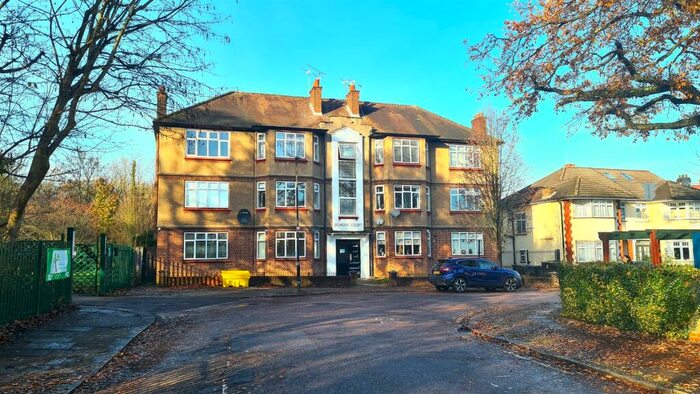 2 Bedroom Flat To Rent In Belmont Court, Gordon Rd, Bounds Green, N11