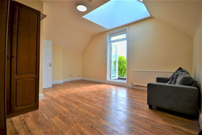 Studio To Rent In Park Avenue, Willesden Green, London, NW2