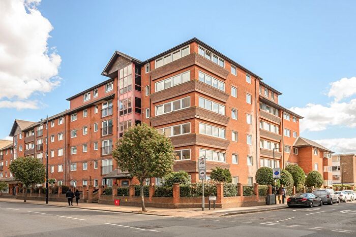 2 Bedroom Flat For Sale In The Broadway, London, SW19
