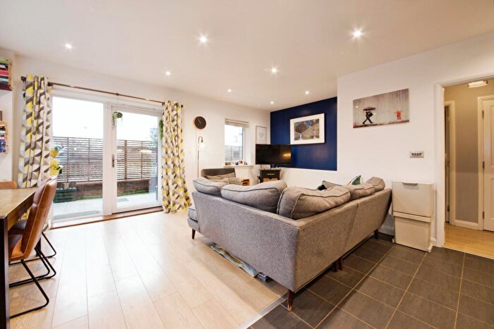 3 Bedroom Flat For Sale In Thornbury Way, London, E17