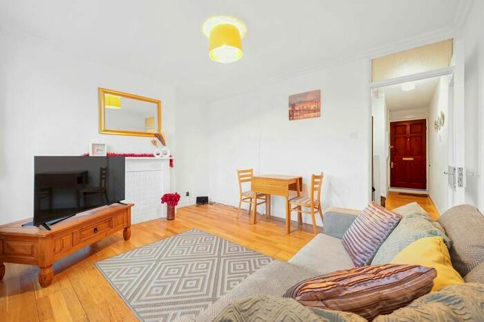 2 Bedroom Flat To Rent In Hampson Way, London, SW8