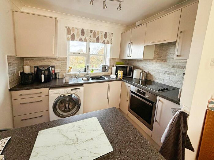 2 Bedroom Flat To Rent In Abbots Court, Basildon, SS15