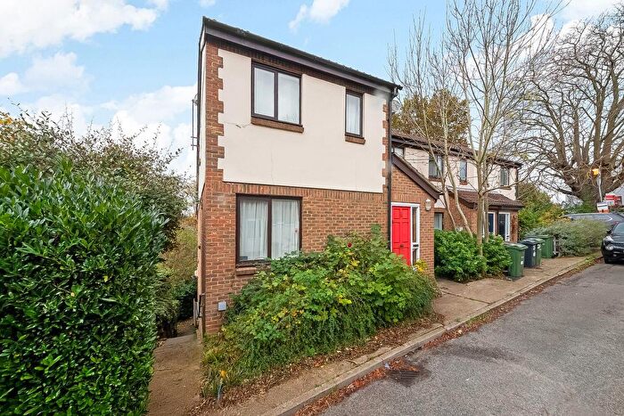 2 Bedroom Property To Rent In Lansdowne Wood Close, West Norwood, London, SE27