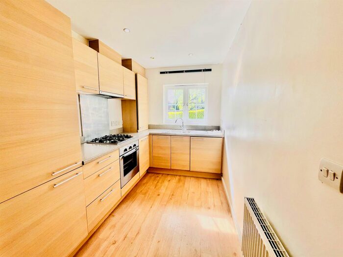 2 Bedroom Property To Rent In Hop Fields, Saffron Walden, Essex, CB11