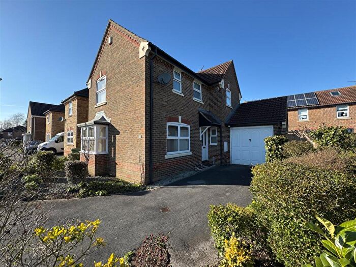3 Bedroom Detached House For Sale In Kelly Gardens, Swindon, SN25